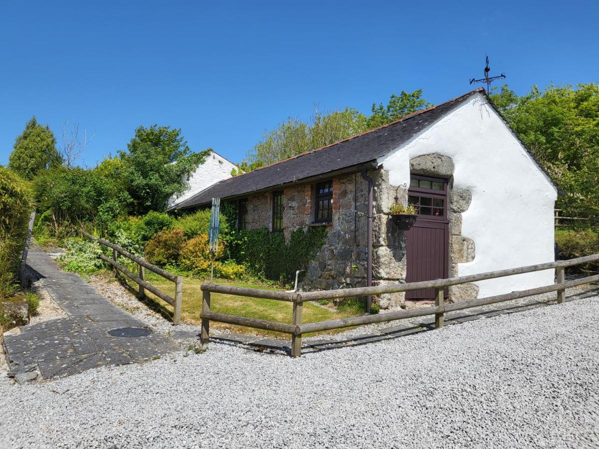 Cosy Barn On Rural Smallholding With Alpacas, Goats & Pigs Stithians 외부 사진