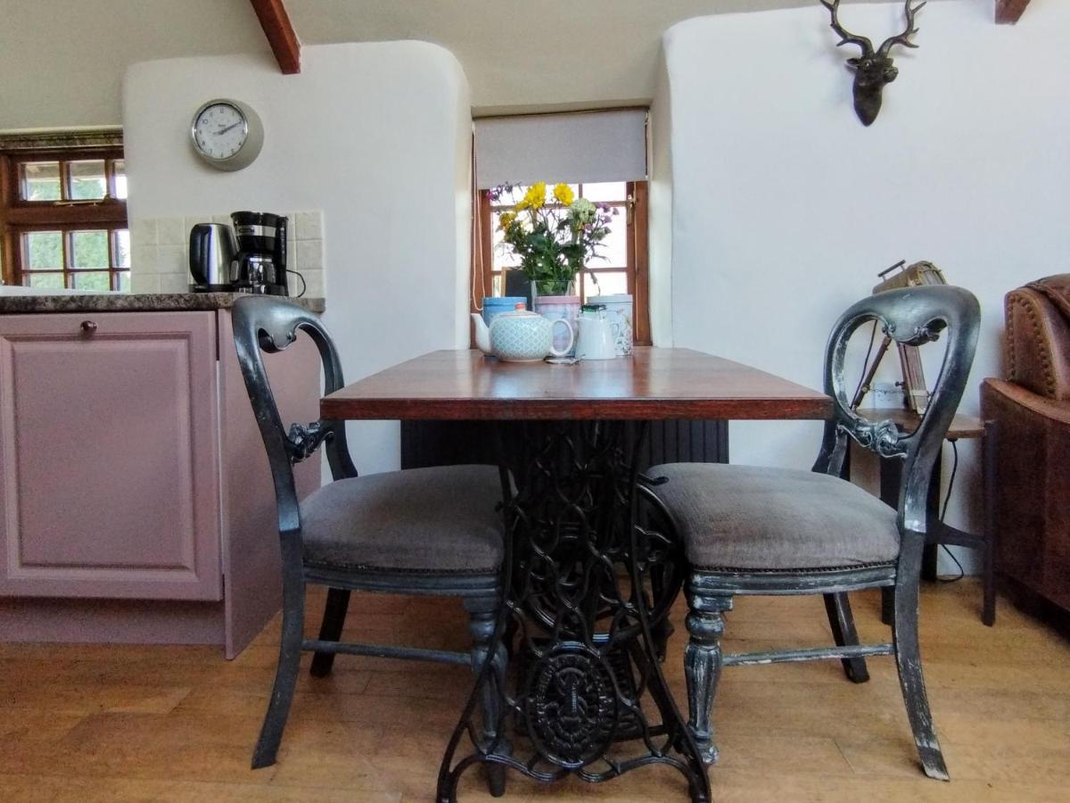 Cosy Barn On Rural Smallholding With Alpacas, Goats & Pigs Stithians 외부 사진